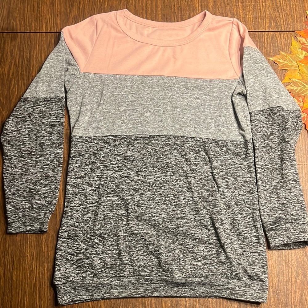 Beautiful Women’s Small Pink / Gray Top